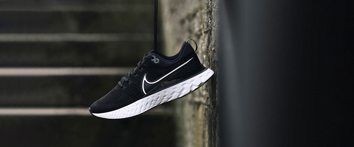 Nike Womens React Infinity Run Flyknit 2 - Black/White