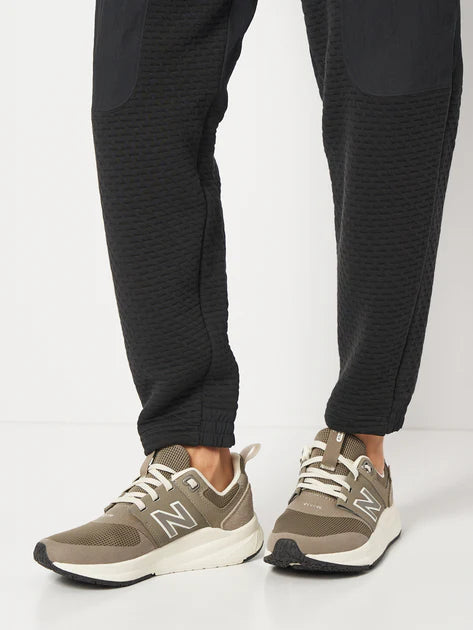 Women's Wide Fit New Balance Dynasoft UA900D Running Trainers