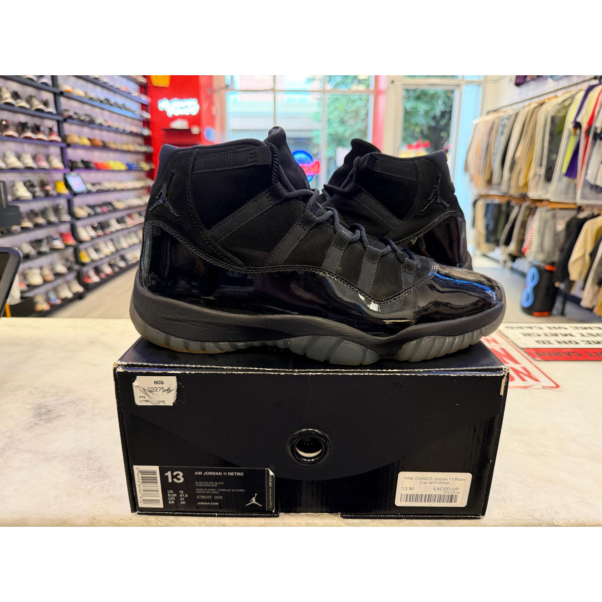 PRE OWNED Jordan 11 Retro Cap and Gown