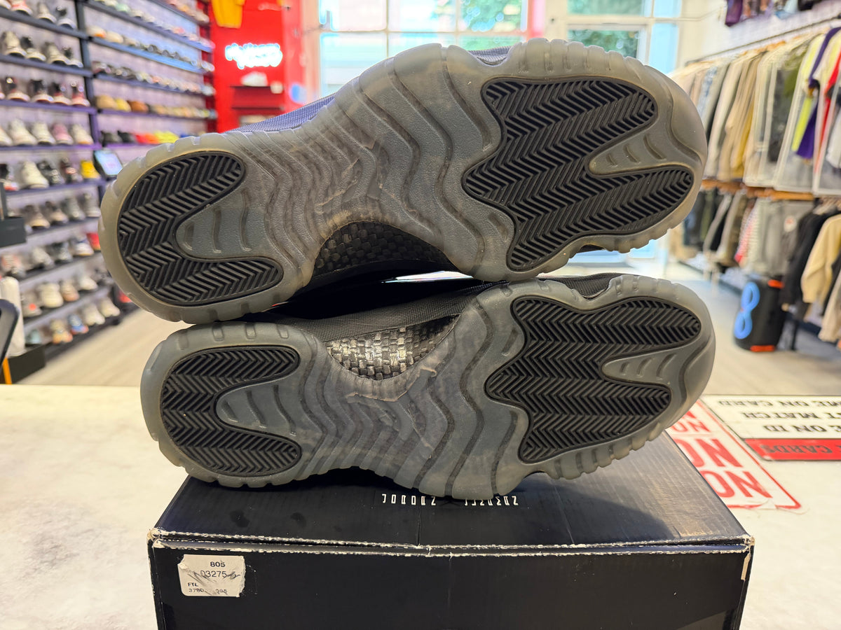PRE OWNED Jordan 11 Retro Cap and Gown