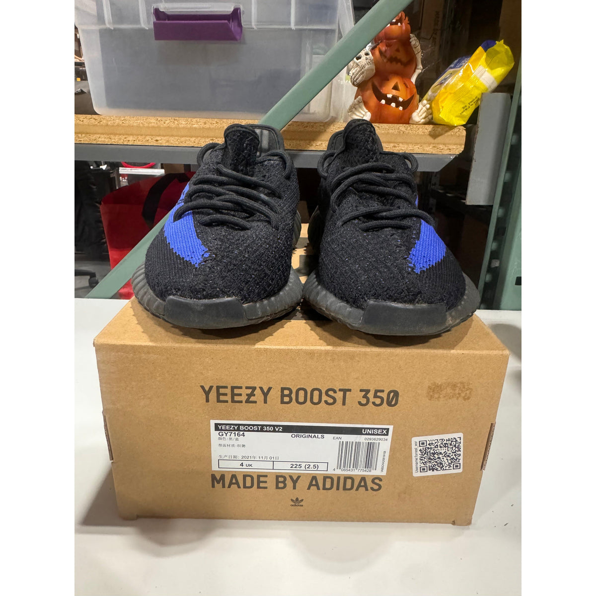 PRE OWNED adidas Yeezy Boost 350 V2 Dazzling Blue