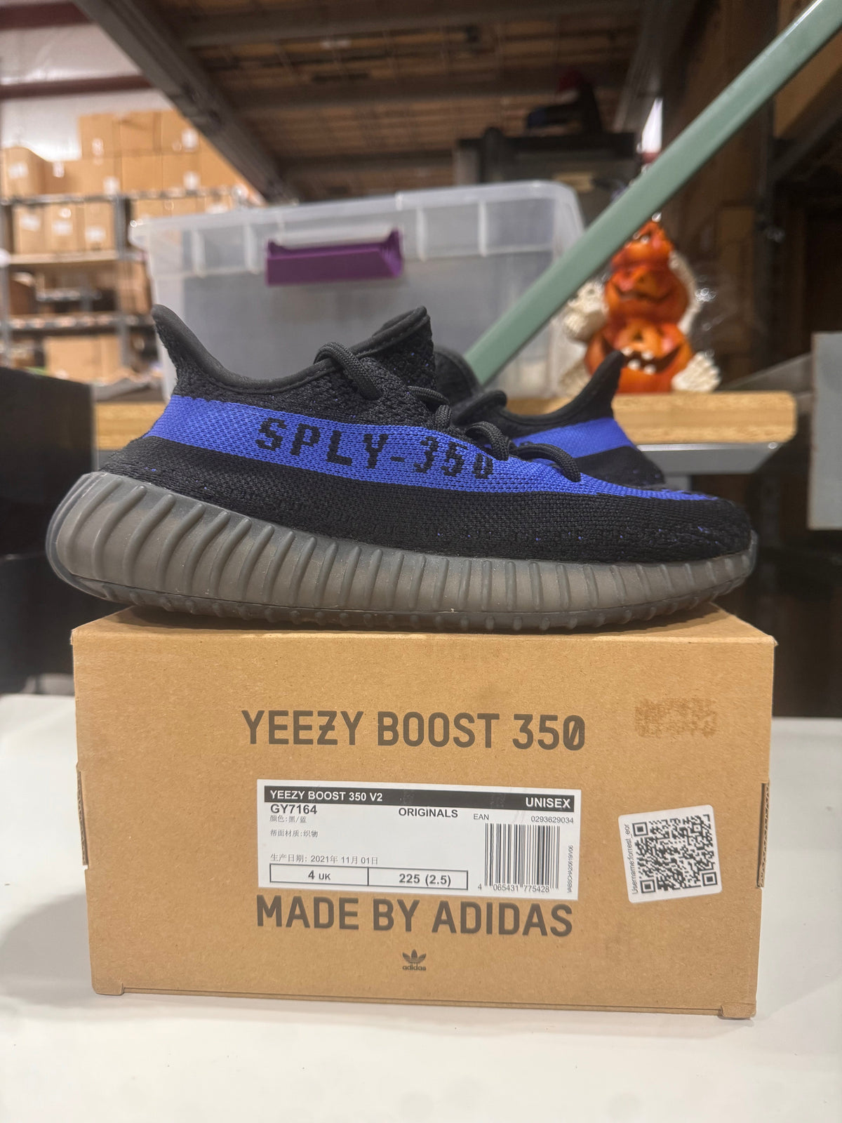 PRE OWNED adidas Yeezy Boost 350 V2 Dazzling Blue