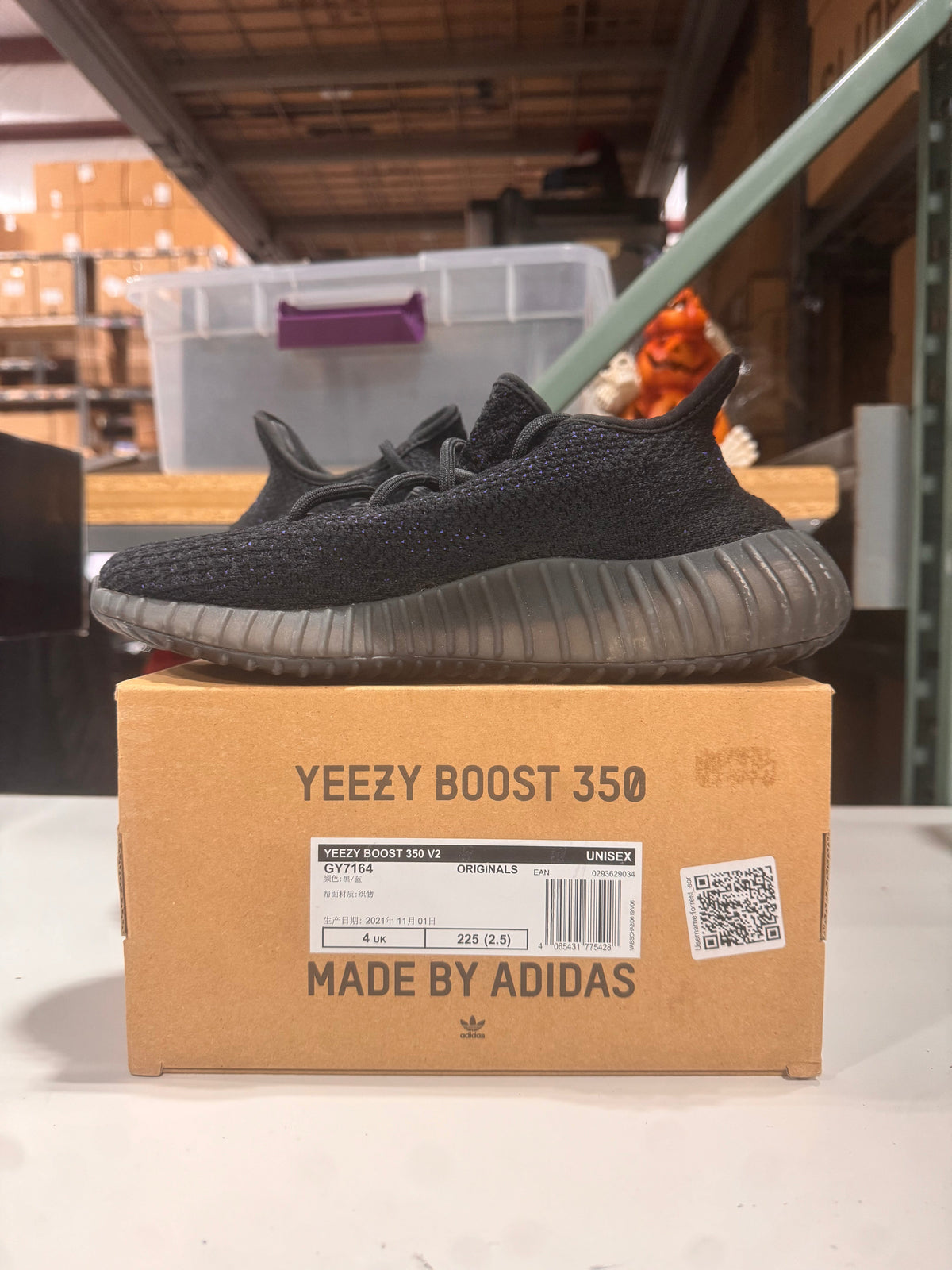 PRE OWNED adidas Yeezy Boost 350 V2 Dazzling Blue