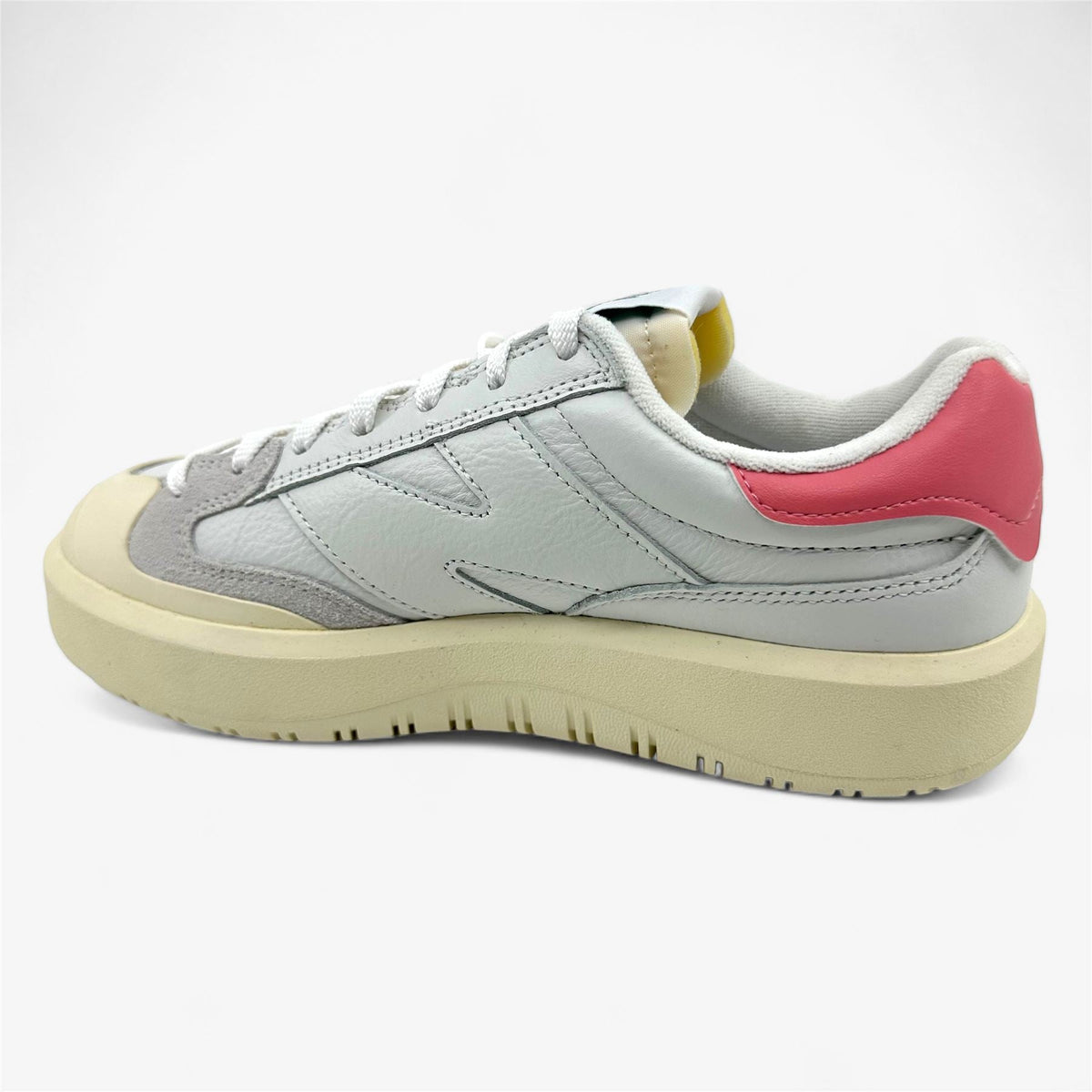 New Balance 302 White Natural Pink Mens Size 7.5 Athletic Sneaker